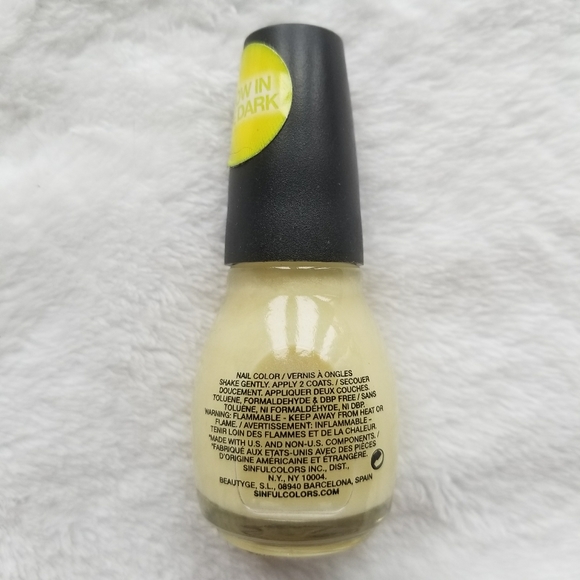 🍒 5/$20 new Sinful Colors Glow in the Dark Nail Color - Picture 5 of 5